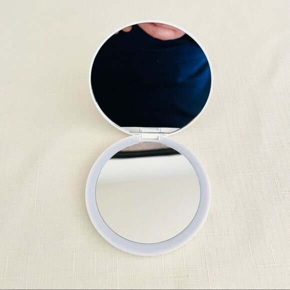 Allgoods Floral Compact Dual Mirror with LED Light Convenient Travel Friendly - Picture 10 of 10